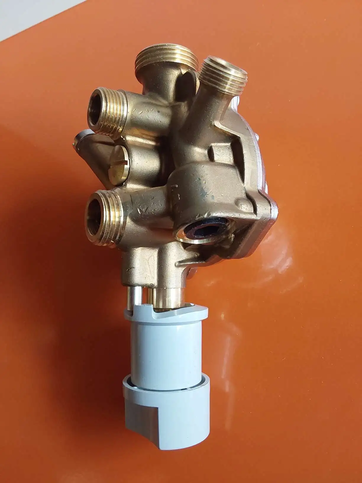 1525 4 valve a eau vaillant 011174 1747900053